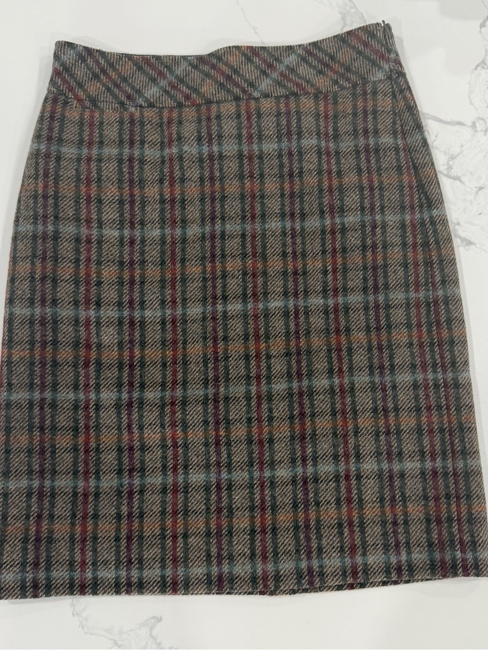 L.L. Bean Plaid Wool Pencil Skirt Gray Red Size 4 Regular Lined Academia Vintage